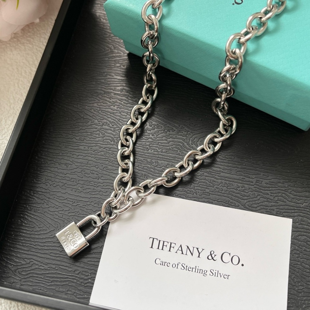 New Stainless Steel Lock Necklace and Bracelet Jewelry Set - Picture 7 of 10